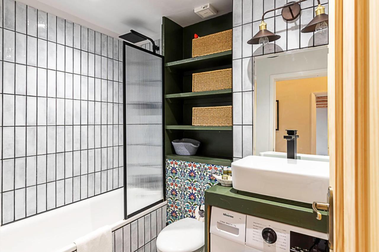 Beautiful Two Bedroom Abode Near Victoria London Kültér fotó