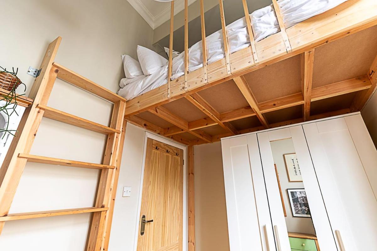 Beautiful Two Bedroom Abode Near Victoria London Kültér fotó