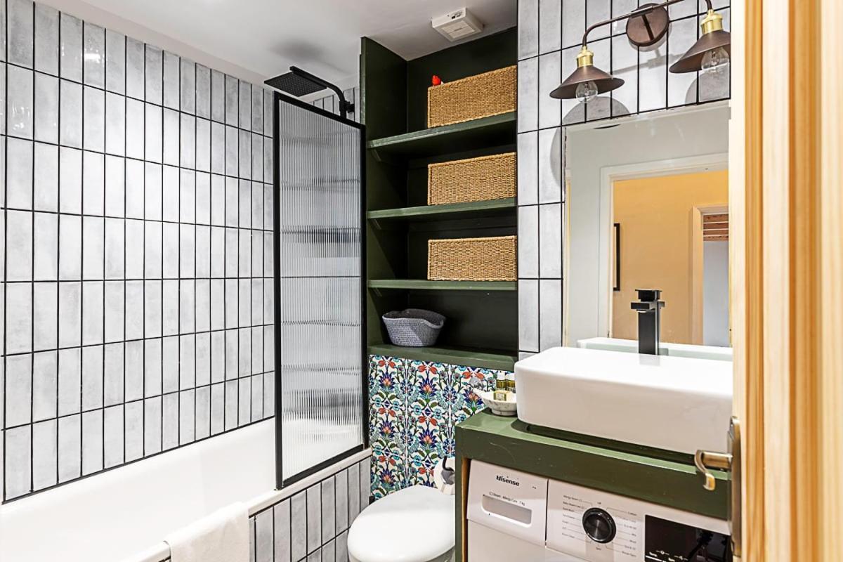 Beautiful Two Bedroom Abode Near Victoria London Kültér fotó